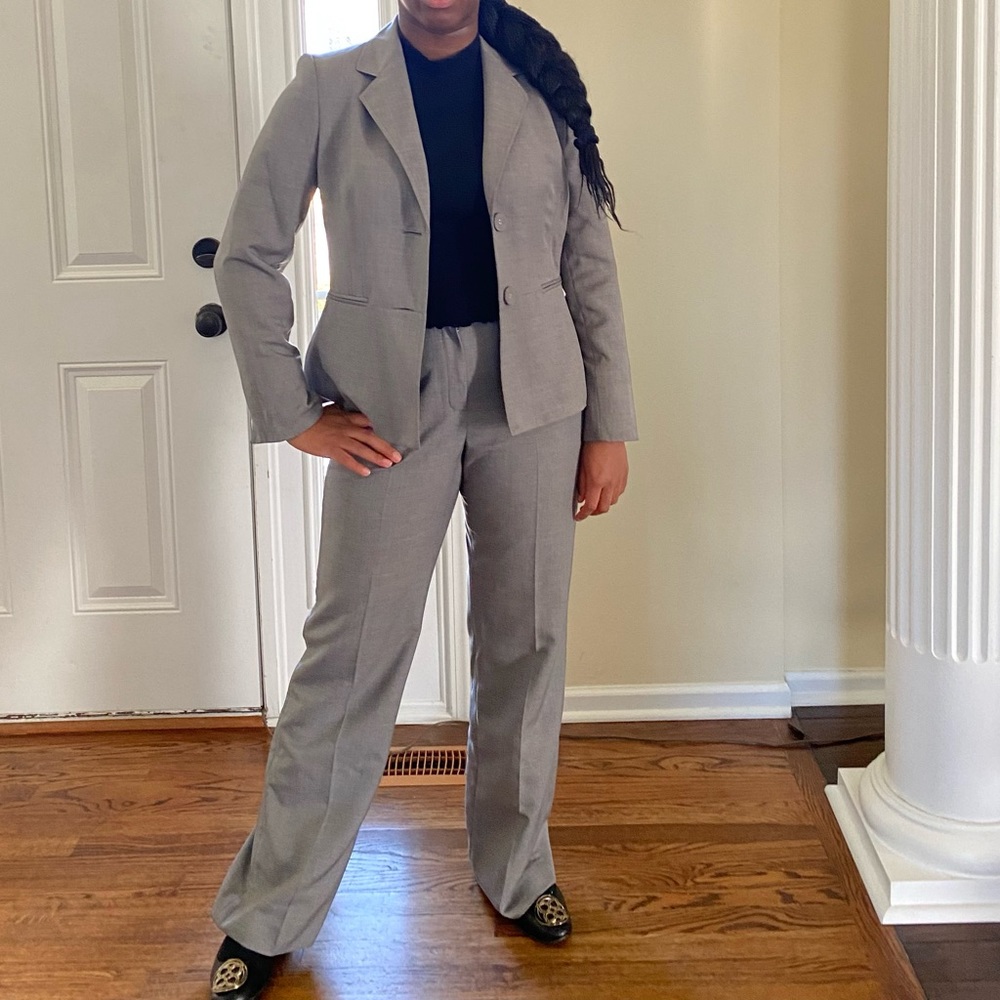 NEW!!! Evan-Picone Designer Pant Suit Set. Available in sizes 6,8,12 and 14